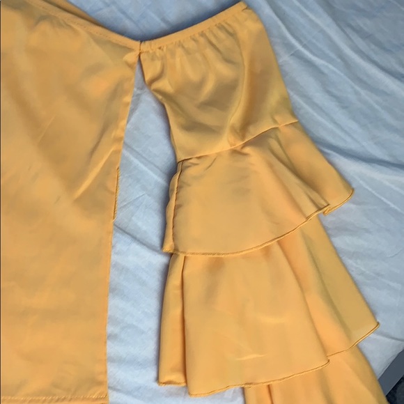 Flounce sleeve belted blouse - Picture 5 of 7